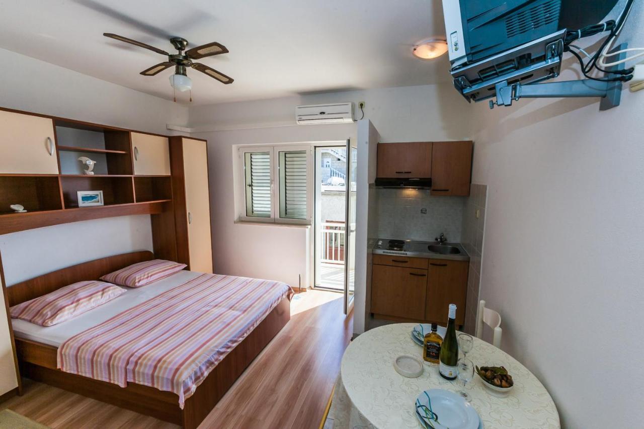 Sea View Apartment Sumartin Exterior photo