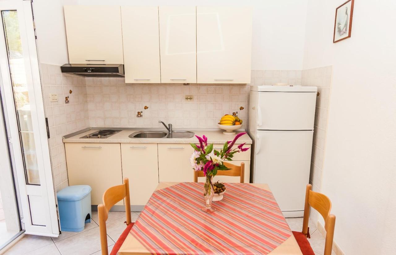 Sea View Apartment Sumartin Exterior photo